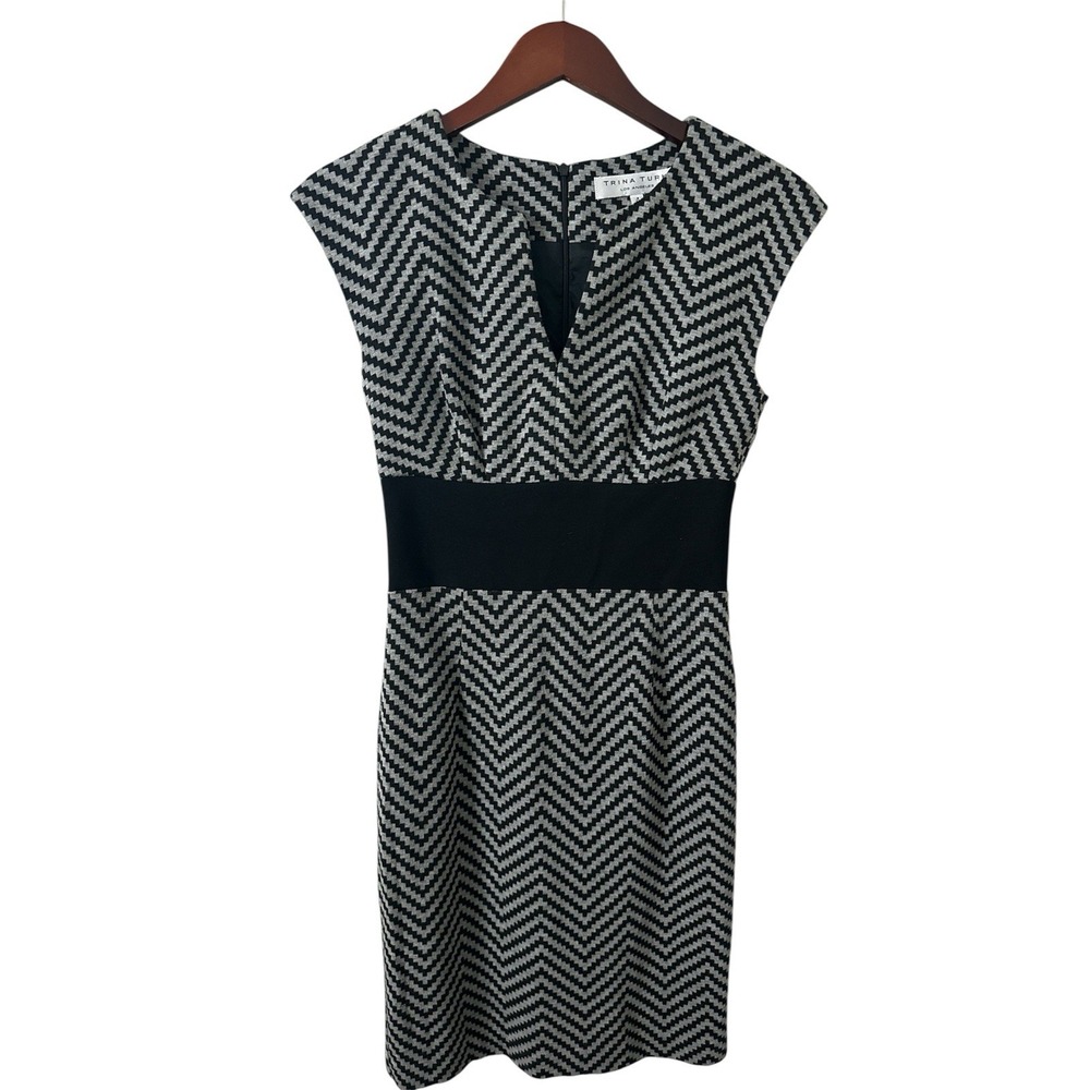 Trina Turk Dress Size 4 Black Gray VNeck Sleeveless Sheath Career Trendy